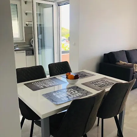 Sirena Apartment *